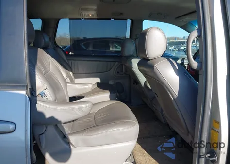 2007 Toyota Sienna Xle z USA, uszkodzony, nr VIN 5TDBK22C77S007279